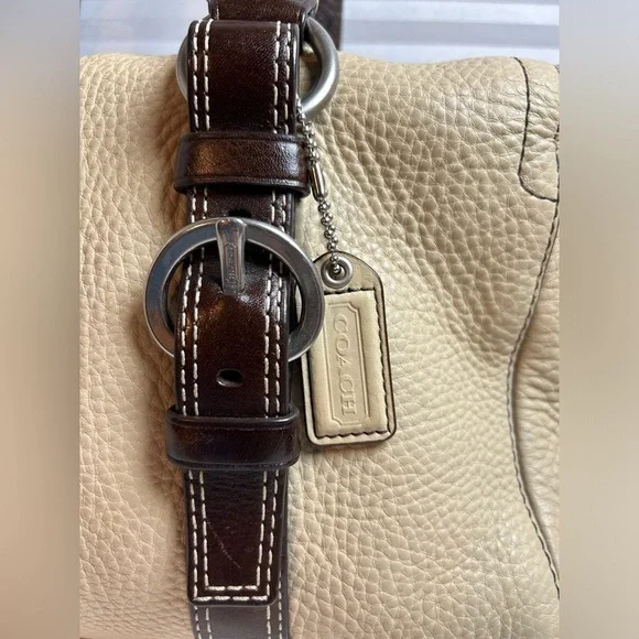 Coach Chelsea Beige Pebbled Leather Zipper Closure Shoulder Bag - Picture 2 of 15